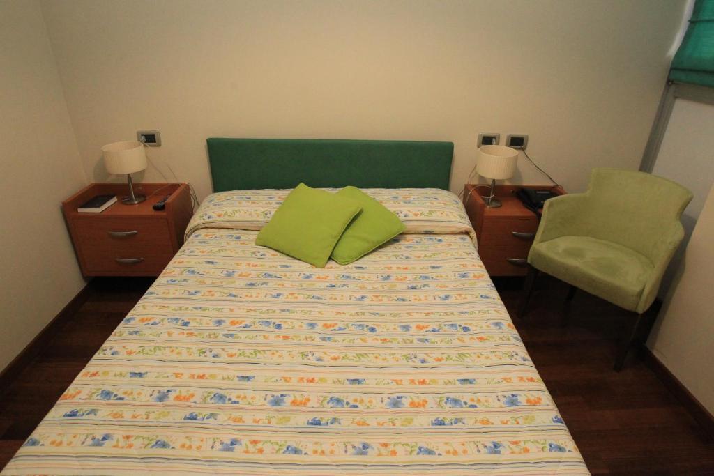 Santa Caterina Otel Bergamo Oda fotoğraf